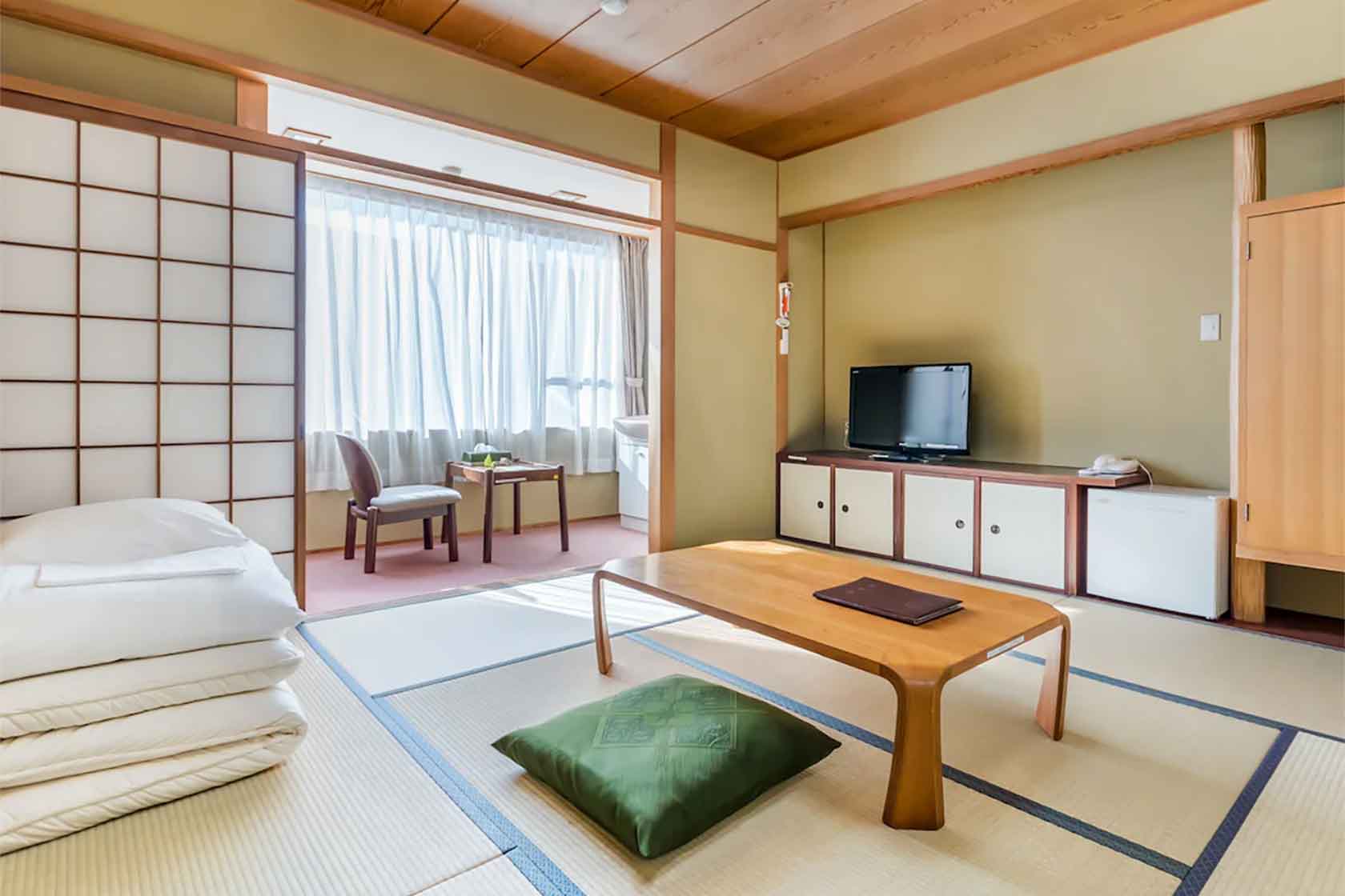 奈良県外国人観光客交流館 (奈良県猿沢イン)