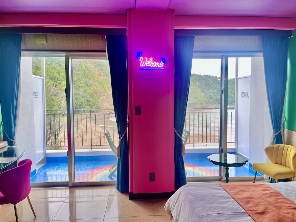 HUNDRED DAYS HOTEL 那覇